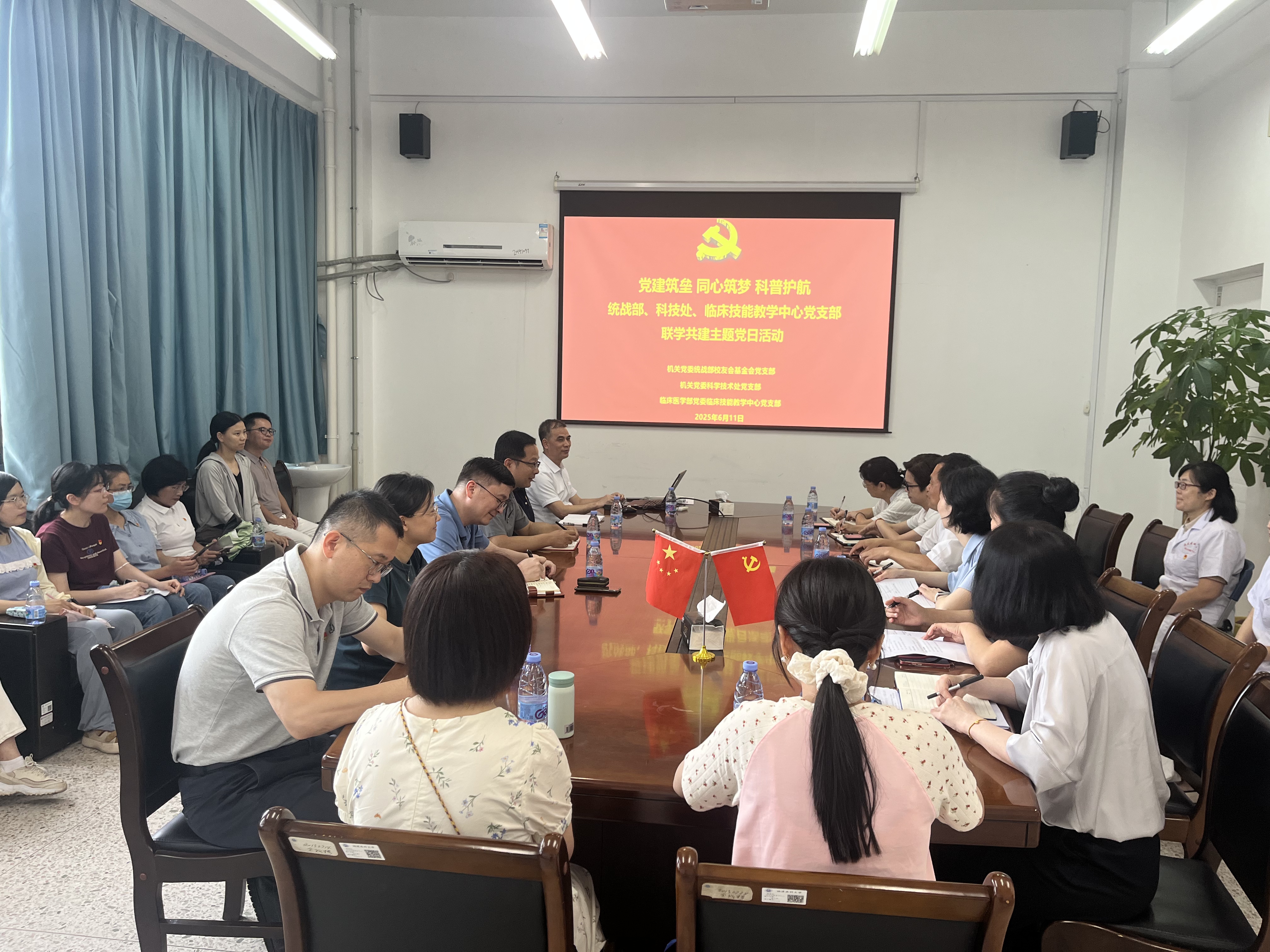中心党支部与统战部、科技处党支部联合开展“党建筑垒 同心筑梦 科普护航 ”急救科普进校园主题党日活动